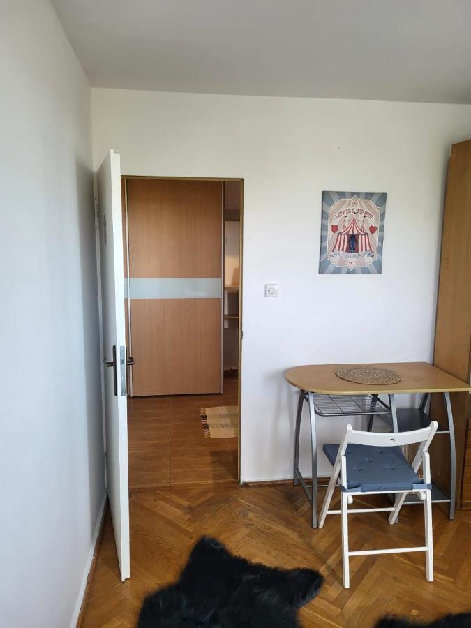 Lemuria Pokoje Wlk Niedzwiedzicy Hostel Legnica Luaran gambar